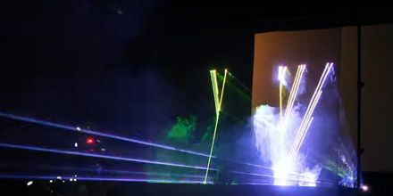 Лазерное шоу и роботы Полёт